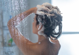 HOW OFTEN SHOULD YOU WASH YOUR HAIR? TIPS AND ADVICE