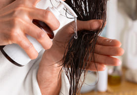HOW TO USE HAIR CONDITIONER: WHAT IT’S FOR, HOW TO APPLY IT, AND HOW LONG TO LEAVE IT ON HOW TO USE HAIR CONDITIONER: WHAT IT’S FOR, HOW TO APPLY IT, AND HOW LONG TO LEAVE IT ON